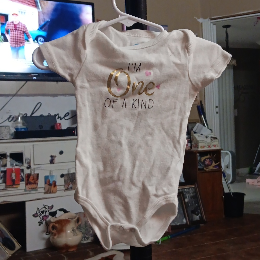 Bon Bébé, 6 to 9 months, white onesie.